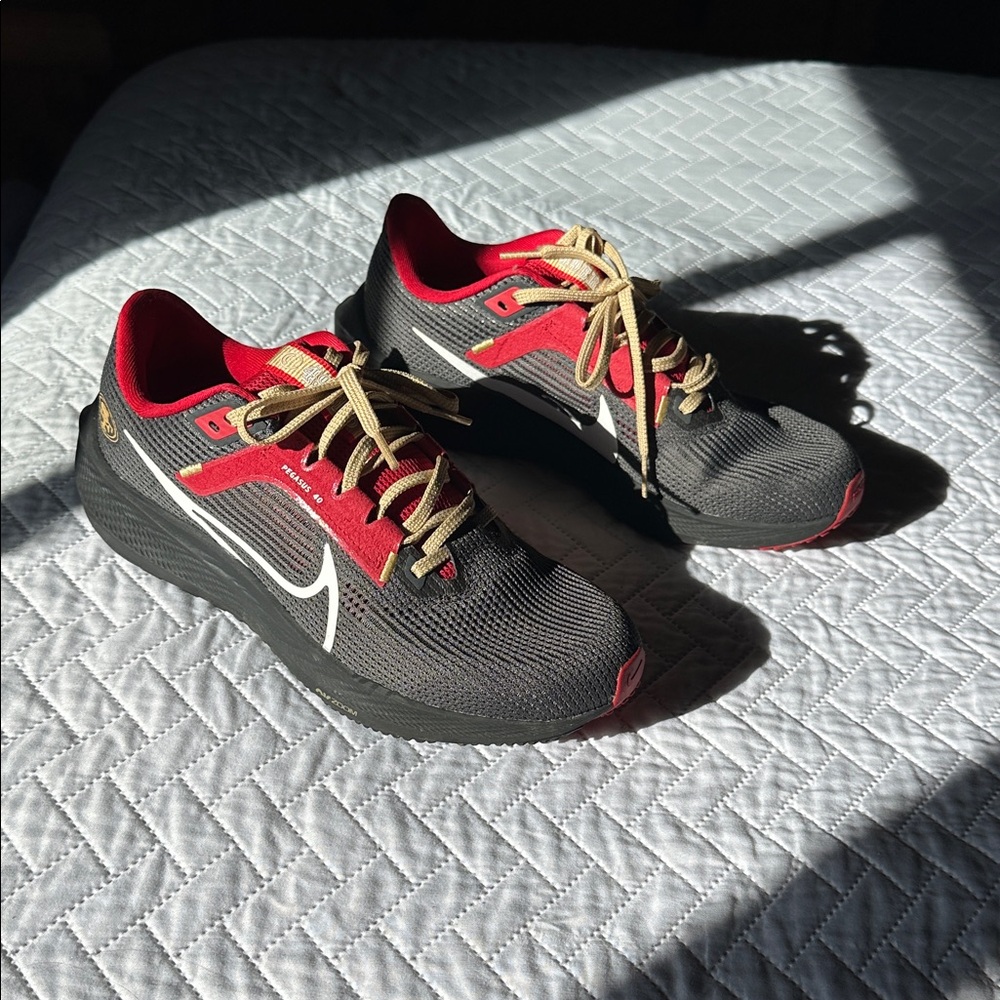 Nike PEGASUS 40 Men's Black and Red 49ers Sneakers